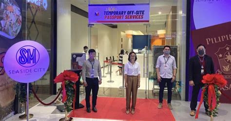 Cebuanos welcome opening of passport center inside mall.